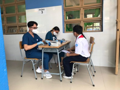 Tiêm ngừa vắc xin phòng bệnh Covid-19 cho học sinh khối 6