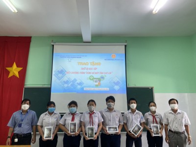Chương trình "Sóng và máy tính cho em"